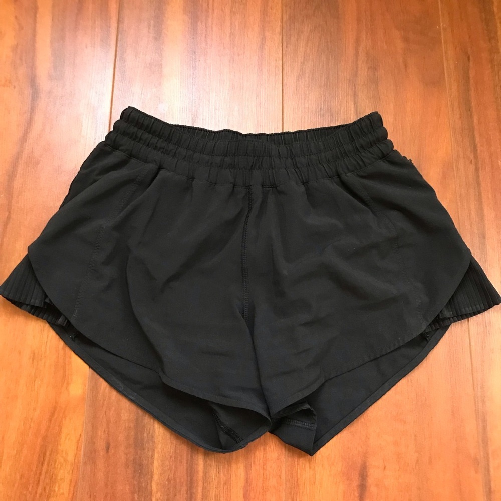 lululemon Pleat to Street Shorts in Black size 2